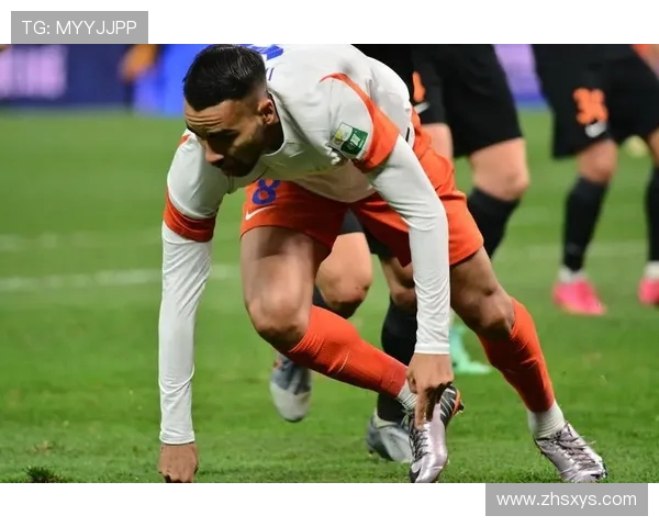 古尔芬克尔因头部受伤下场 德尔加多第60分钟替补登场